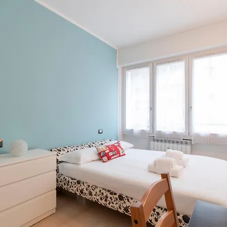 Apartment Luxury Near Bocconi Zamenhof 7 *