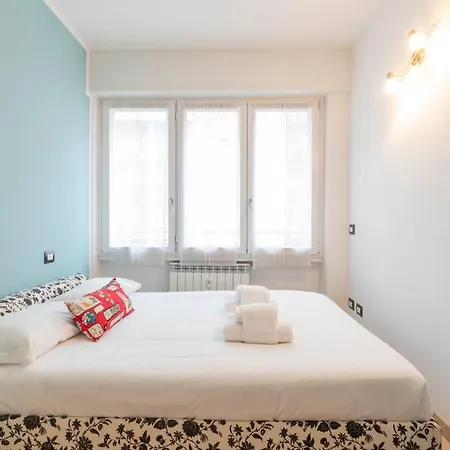 Luxury Near Bocconi Zamenhof 7 * Mediolan